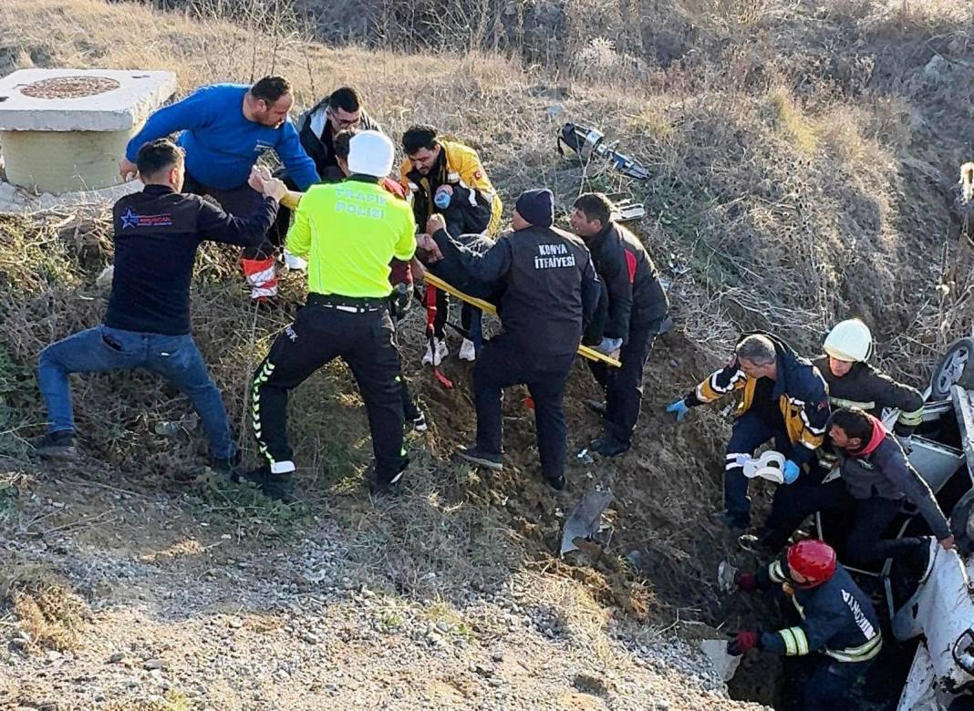 Konya’da otomobil sulama kanalına devrildi! Yaralılar var 5